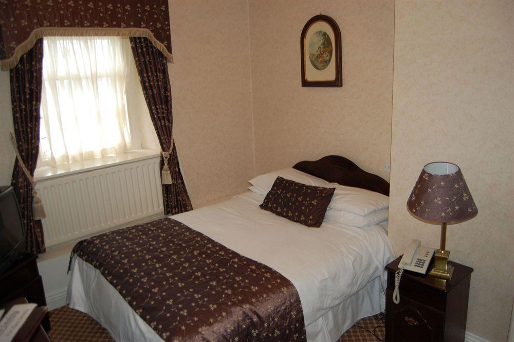 Dooly'S Hotel Birr Exterior photo